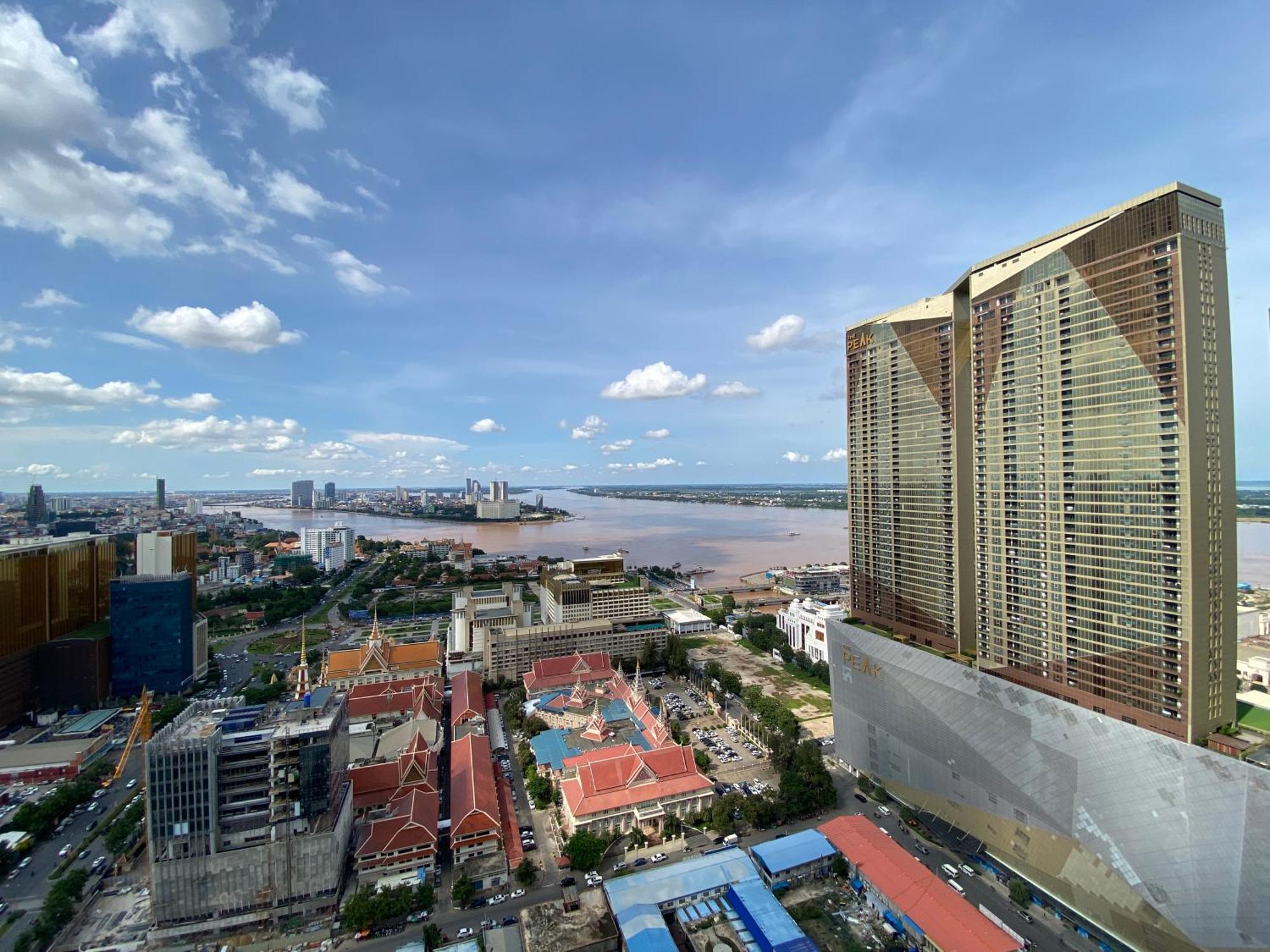 Hotel The Bridge Club Phnom Penh Exterior foto