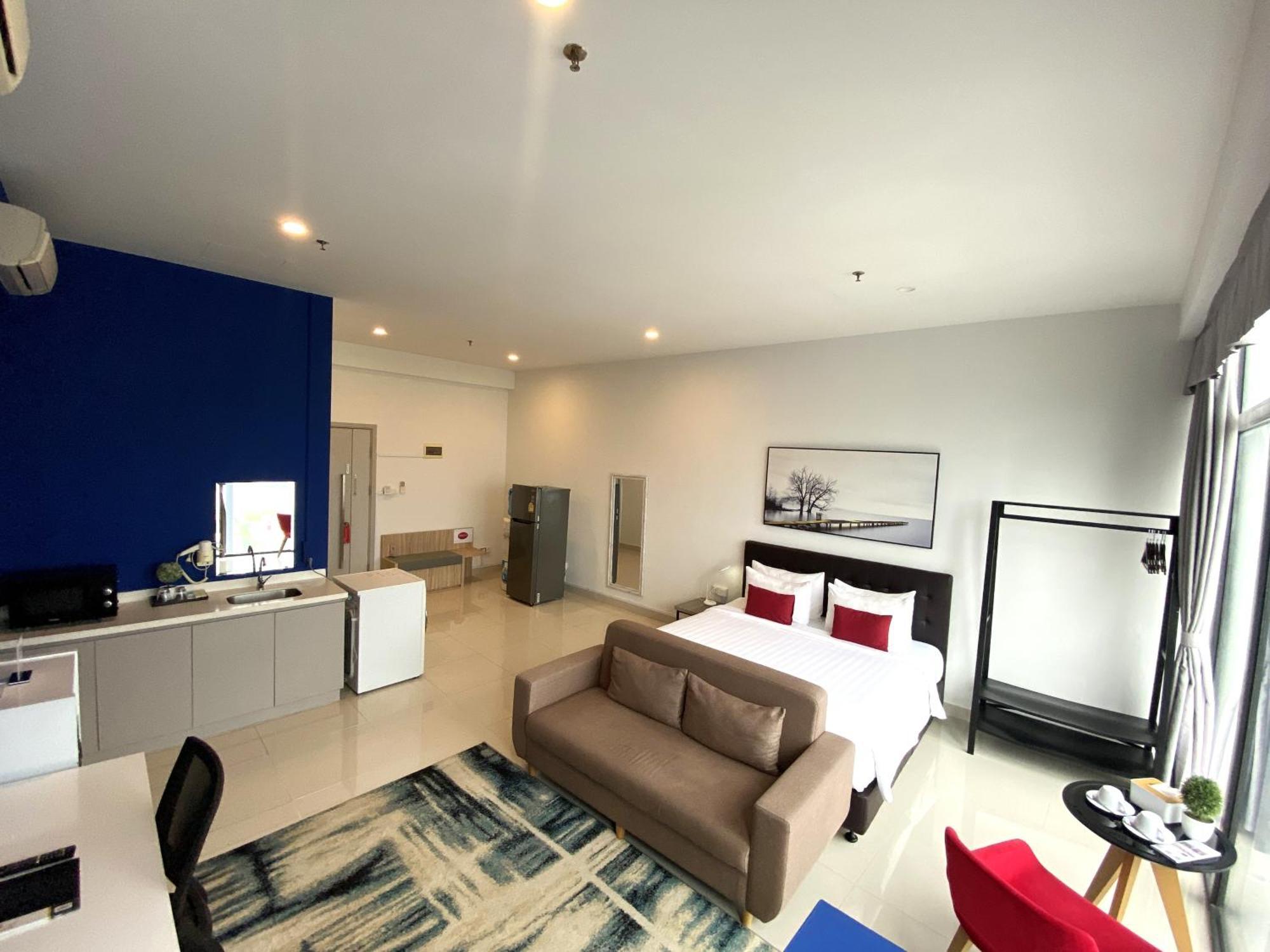 Hotel The Bridge Club Phnom Penh Exterior foto