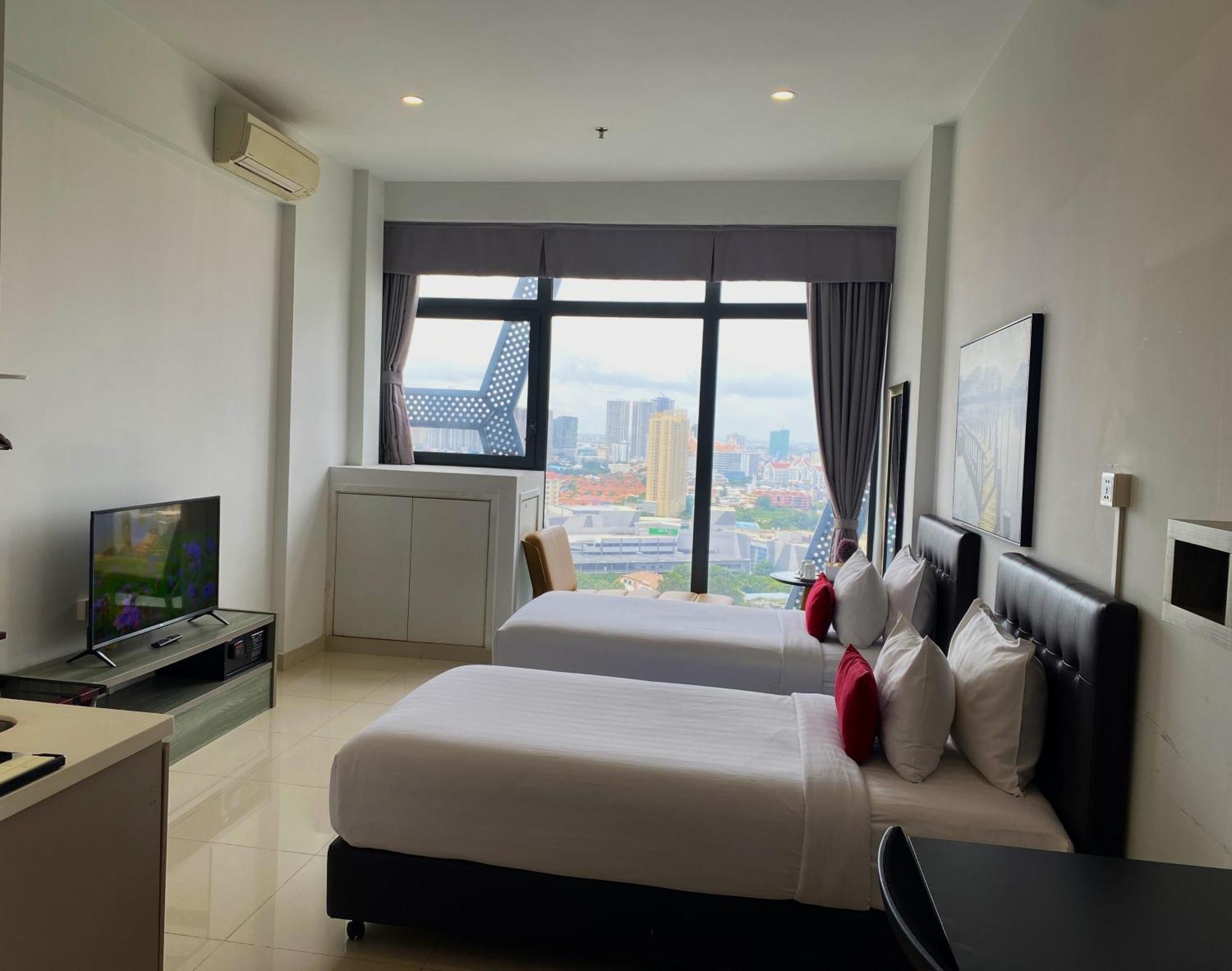 Hotel The Bridge Club Phnom Penh Exterior foto